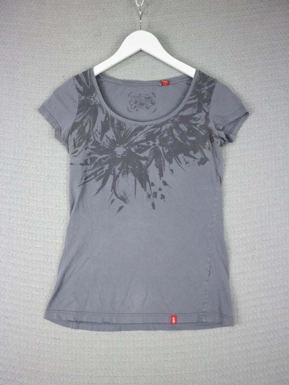 EDC Womens Grey Graphic Tee Y2K Size Medium  Grunge